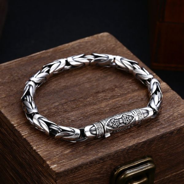 Beautifully Finished Garment in a Timeless Design