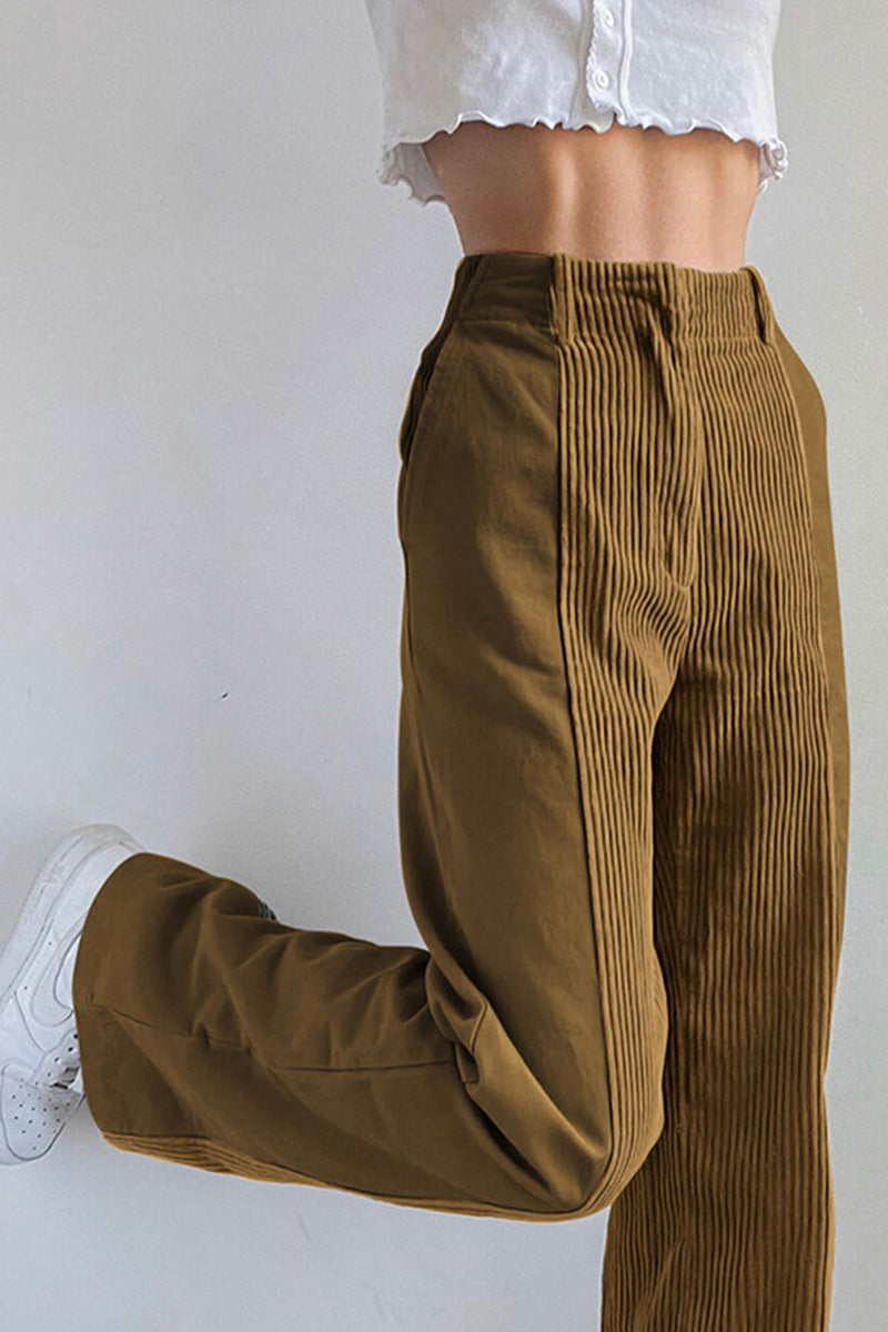 Effortlessly Elegant Pants with a Timeless Design