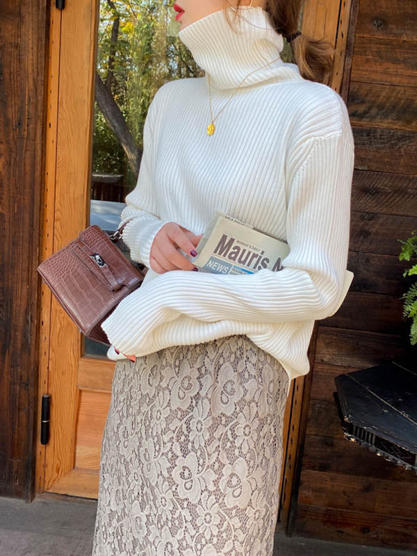Effortlessly Elegant Sweater with a Timeless Design