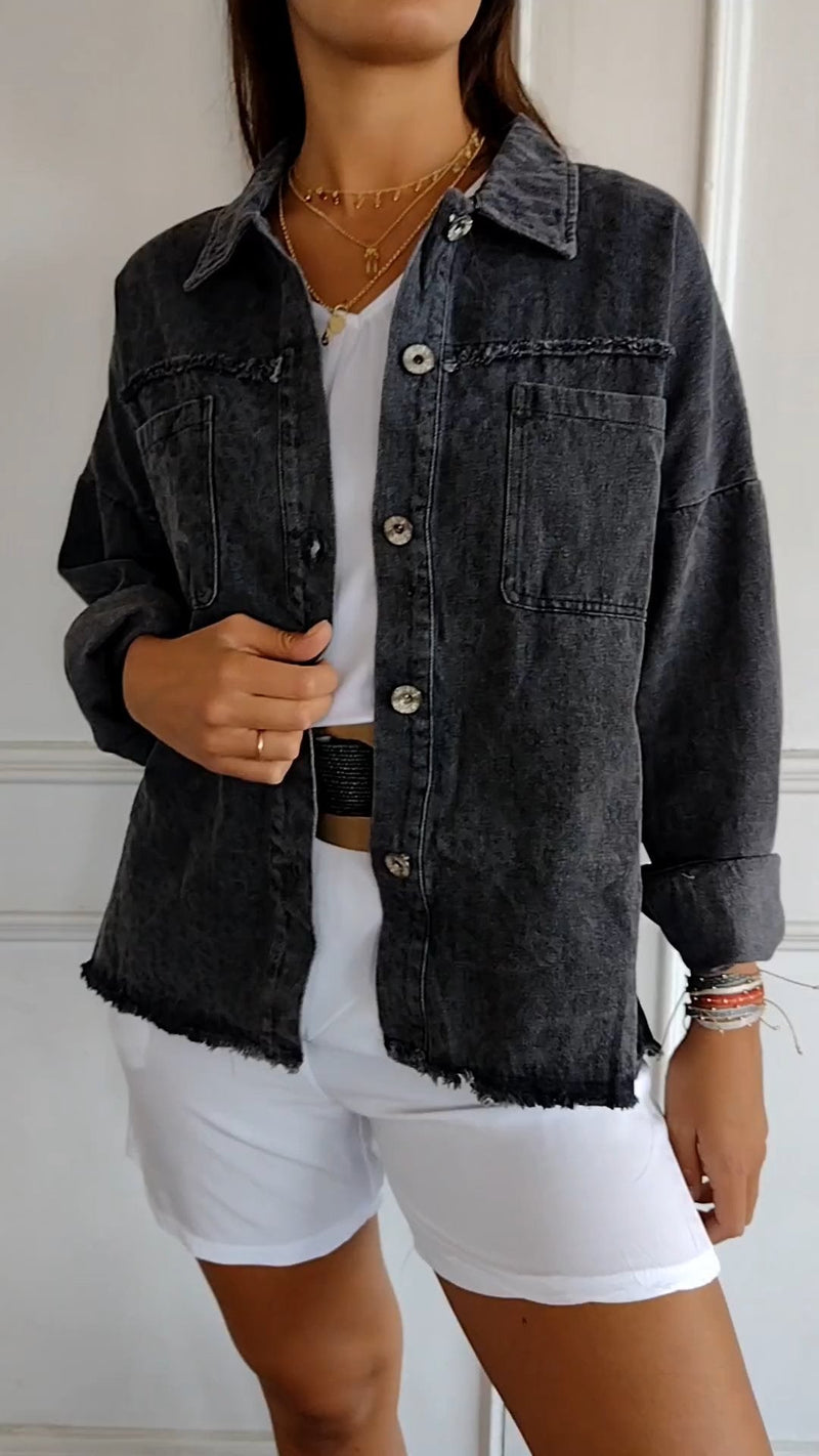 Well Tailored Shirt with a Graceful Silhouette