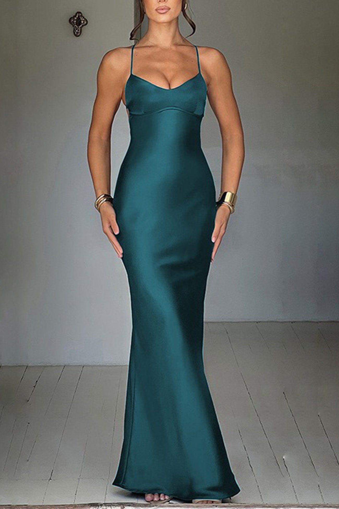 Effortlessly Elegant Dress with a Timeless Design