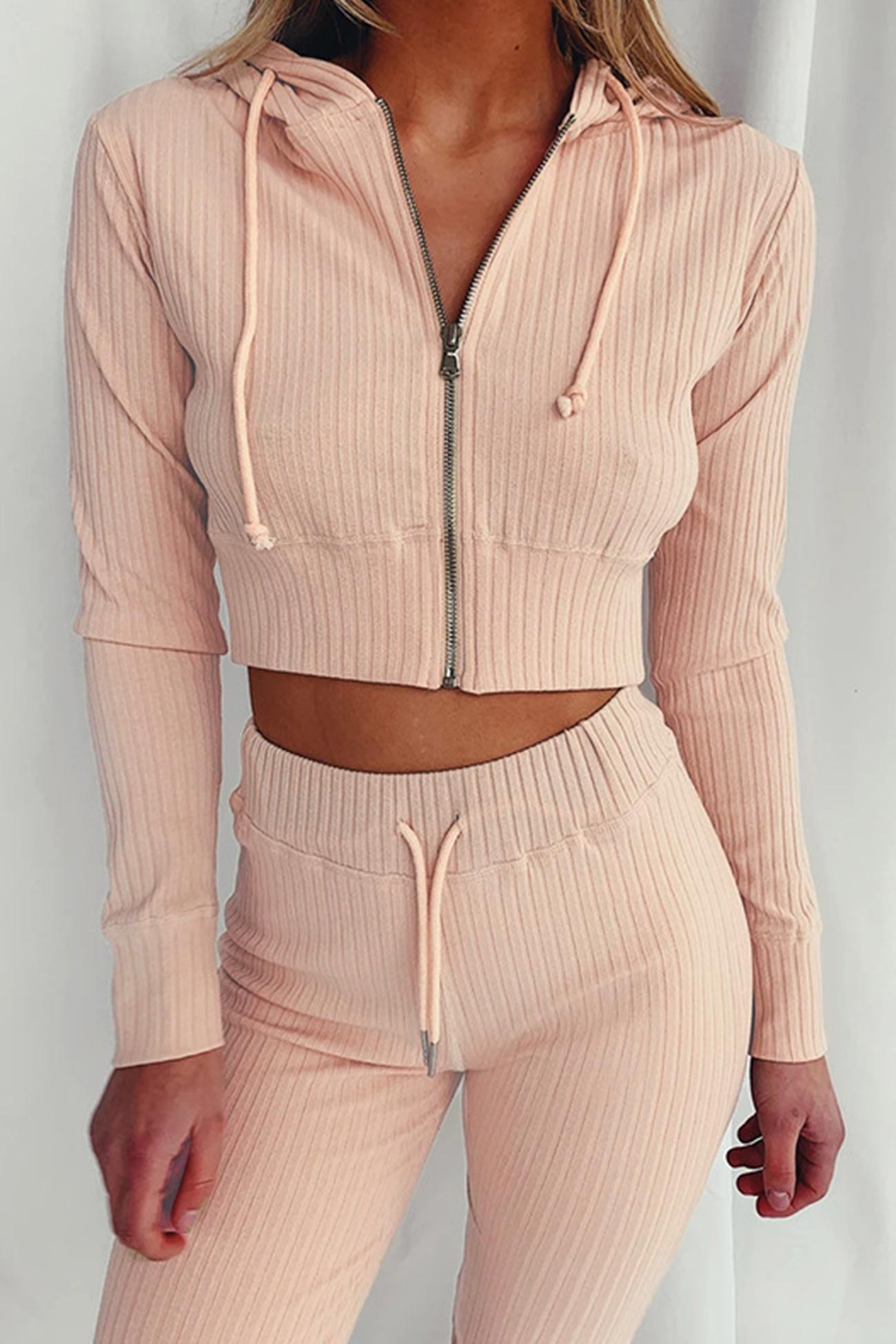 Well Tailored Pants with a Graceful Silhouette