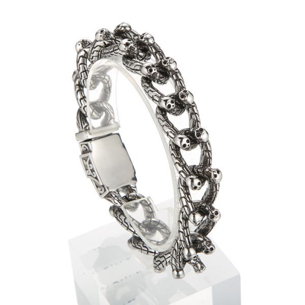 Gracefully Styled Garment for Any Occasion