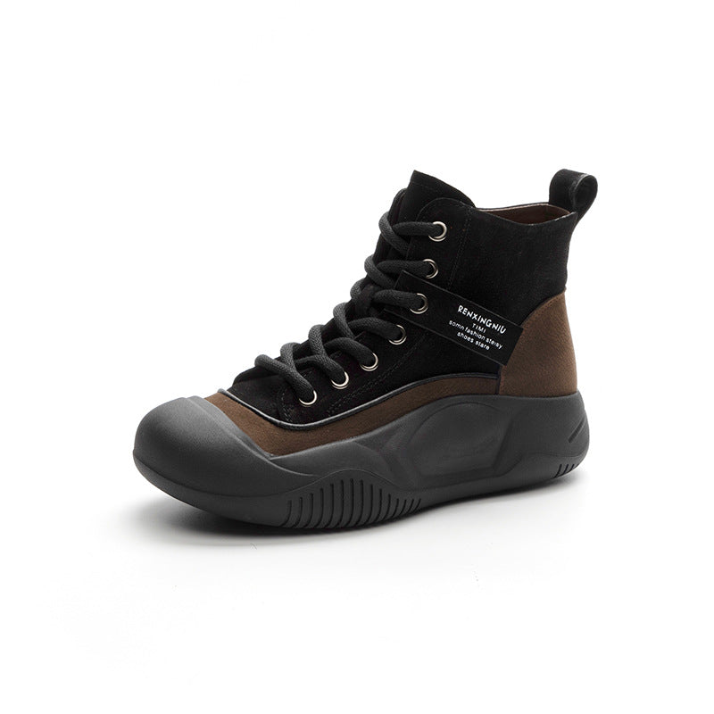 Effortlessly Elegant Boots with a Timeless Design