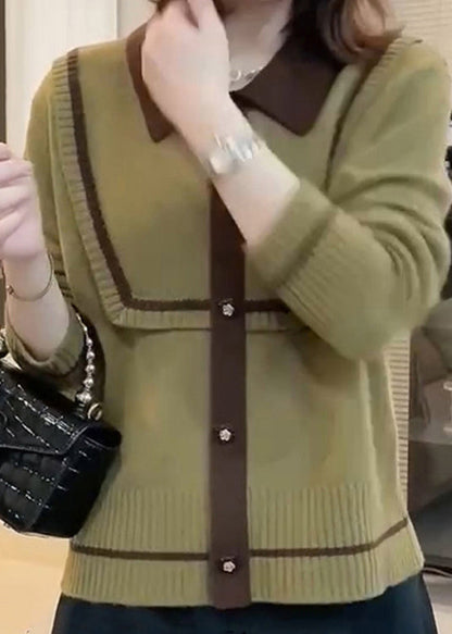 Effortlessly Elegant Top with a Timeless Design