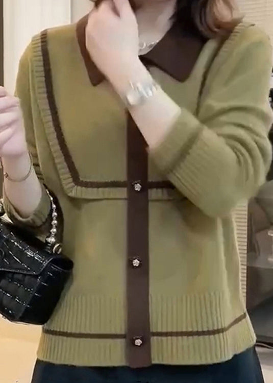 Effortlessly Elegant Top with a Timeless Design