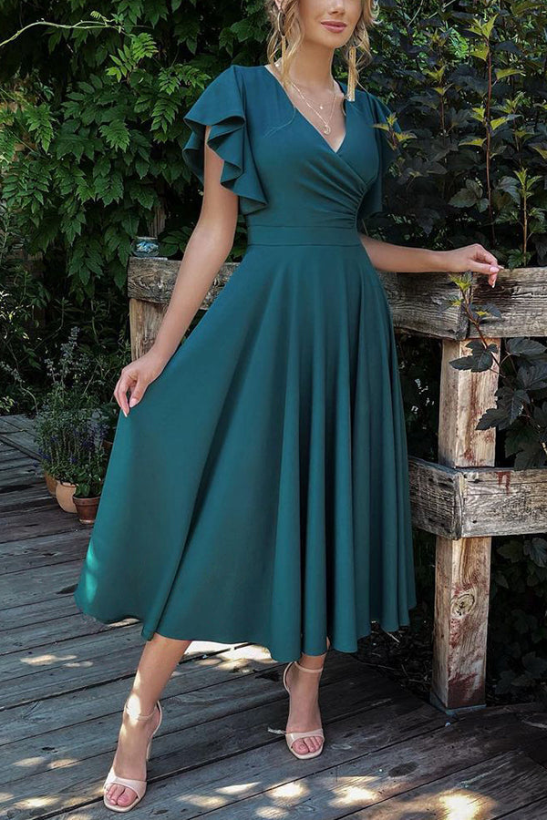 Effortlessly Elegant Dress with a Timeless Design