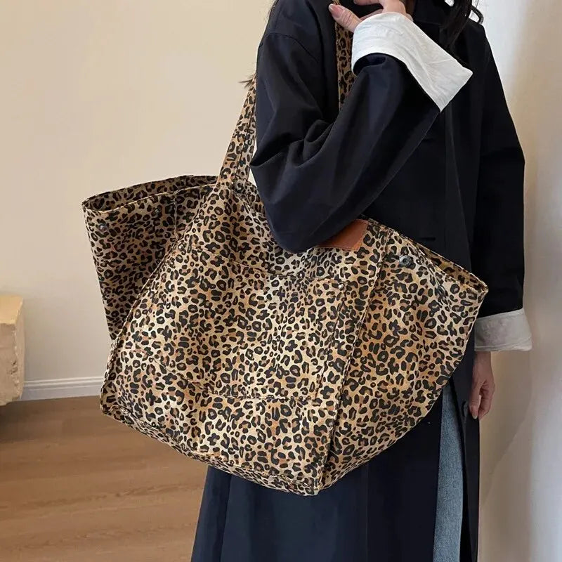 Gracefully Styled Bag for Any Occasion