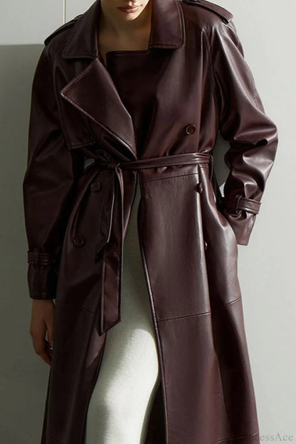 Well Tailored Coat with a Graceful Silhouette