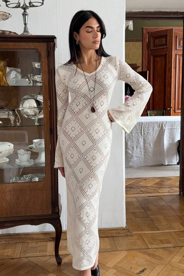 Beautifully Finished Dress in a Timeless Design