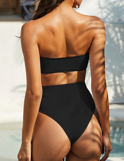 Well Tailored Bikini with a Graceful Silhouette