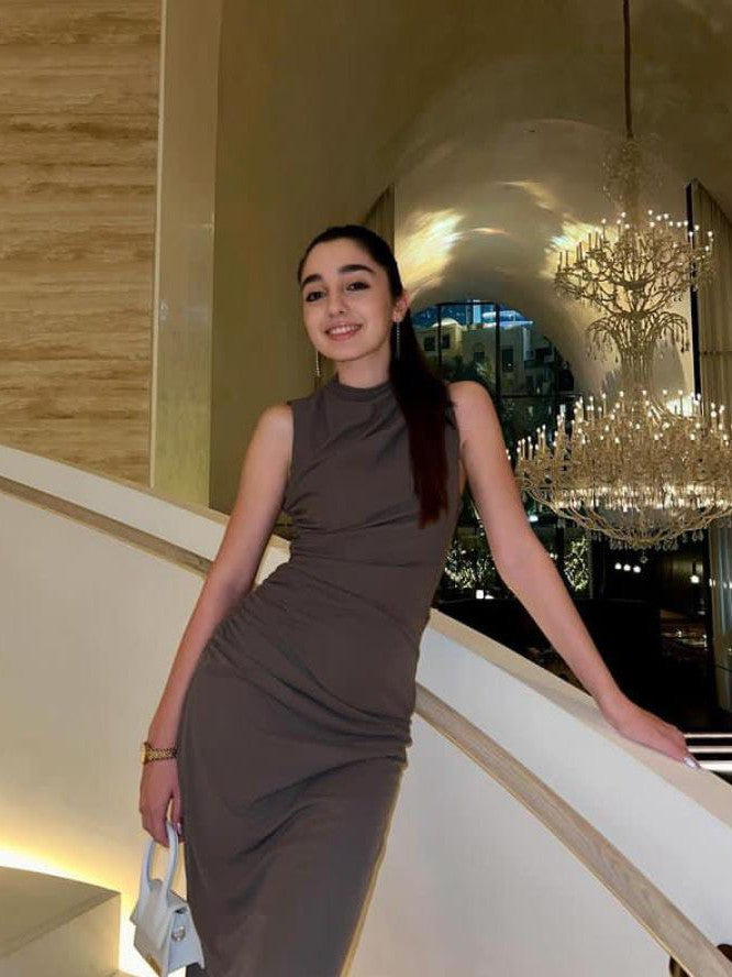 Gracefully Styled Dress for Any Occasion