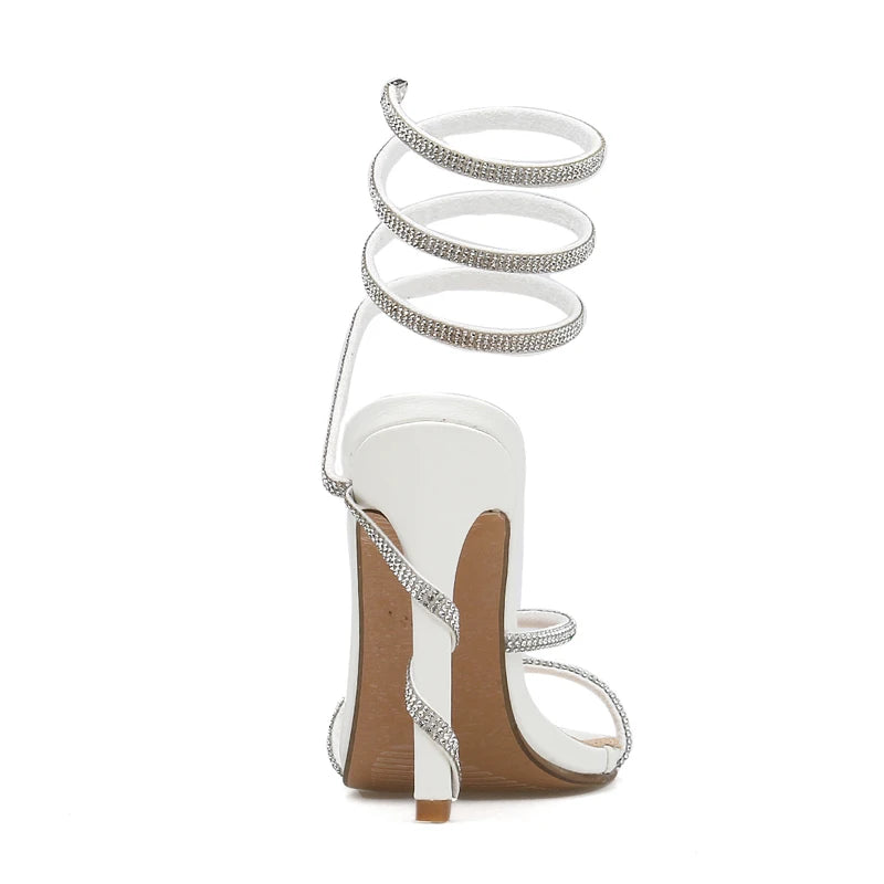 Effortlessly Elegant Sandals with a Timeless Design