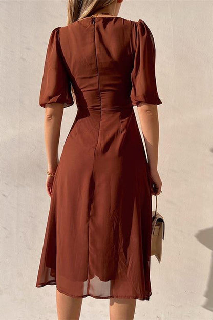 Effortlessly Elegant Dress with a Timeless Design