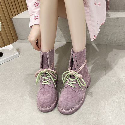 Effortlessly Elegant Boots with a Timeless Design