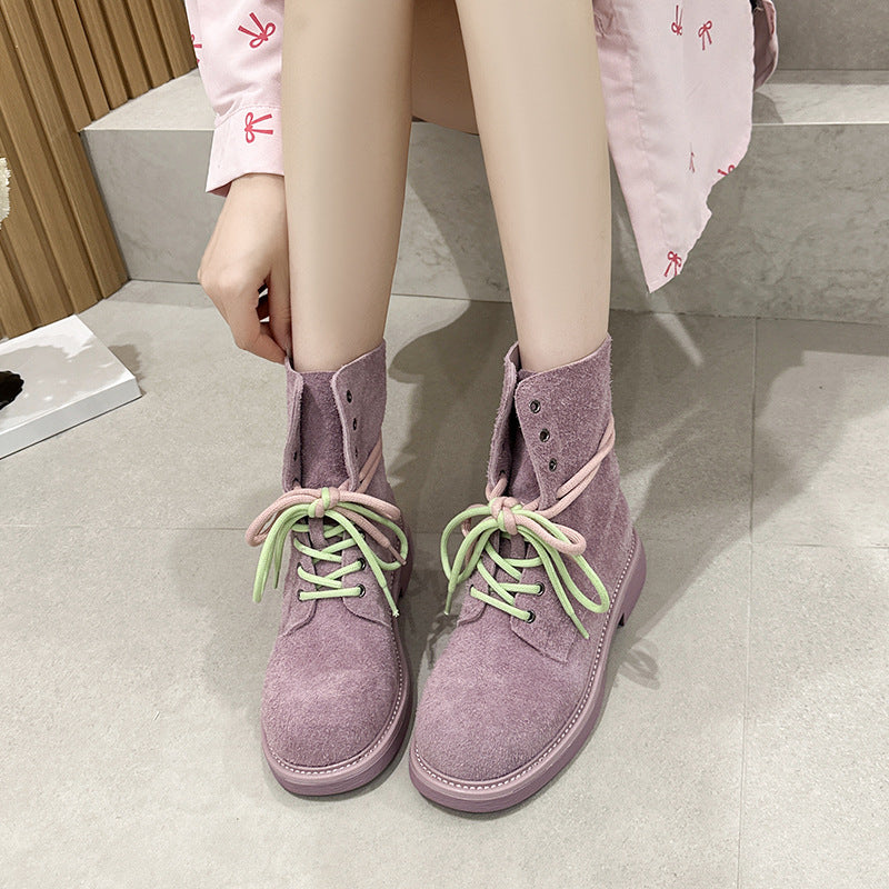 Effortlessly Elegant Boots with a Timeless Design