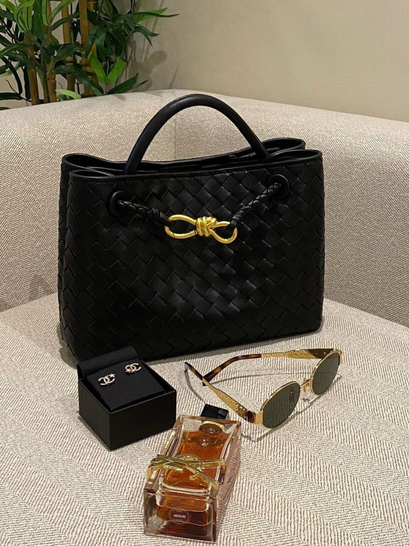 Beautifully Finished Bag in a Timeless Design