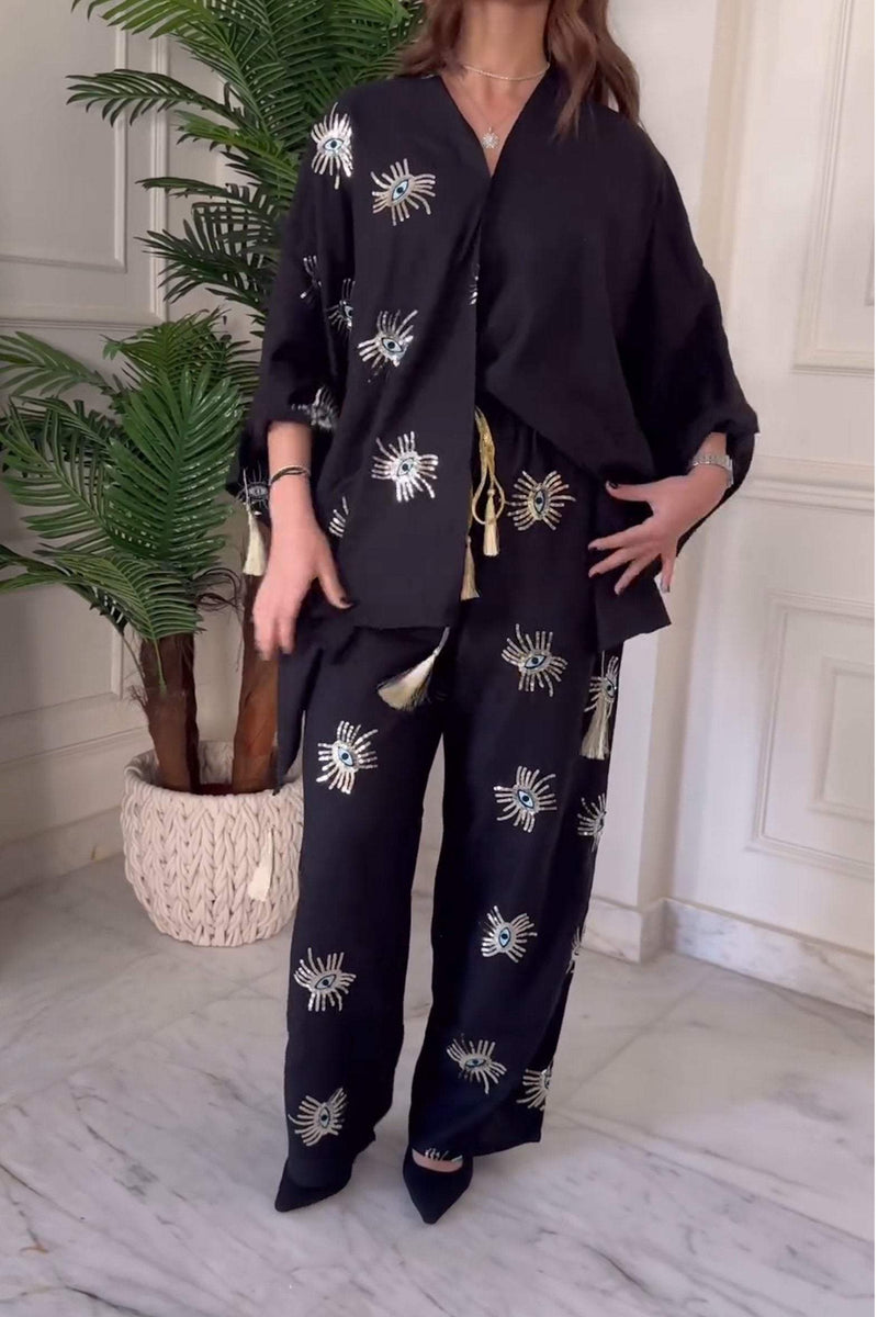 Elegantly Styled Trousers for Everyday Wear