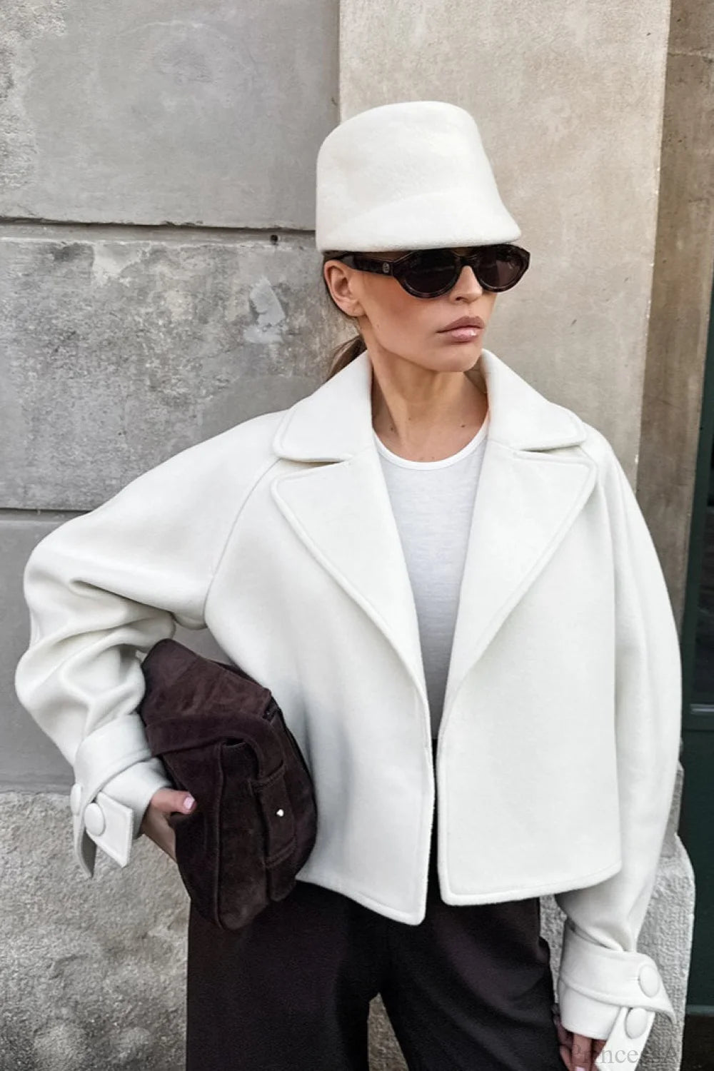 Well Tailored Coat with a Graceful Silhouette