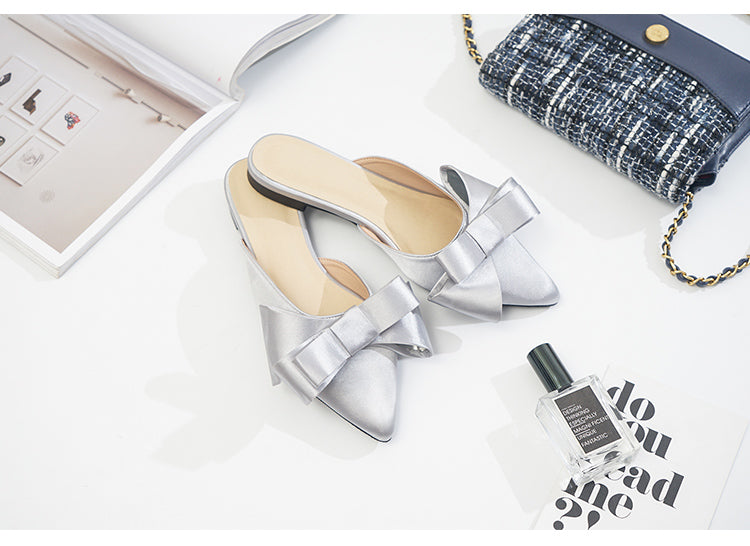 Effortlessly Elegant Garment with a Timeless Design