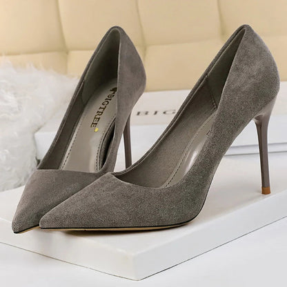 Classic Vintage Heels with a Flattering Fit