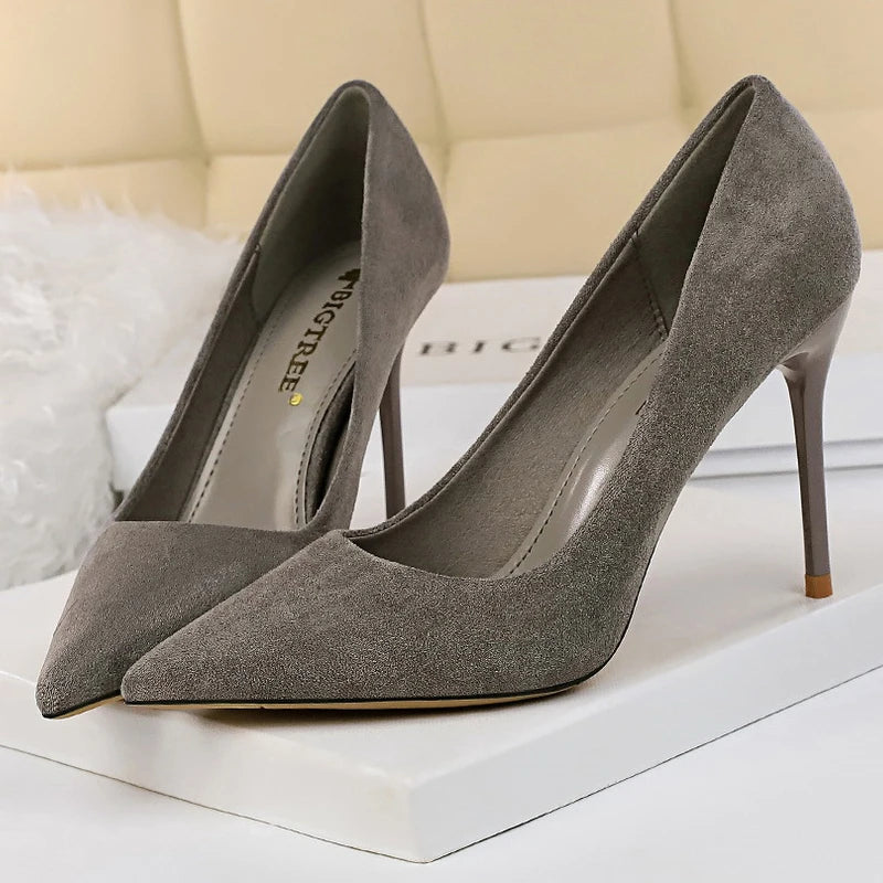 Classic Vintage Heels with a Flattering Fit