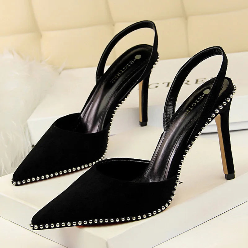 Effortlessly Elegant Heels with a Timeless Design