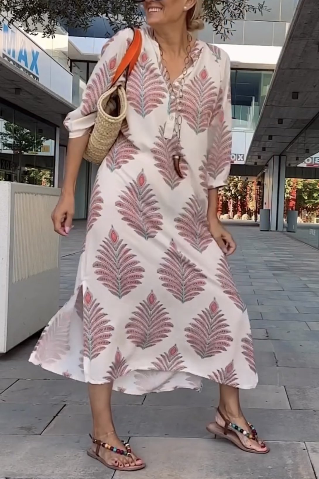 Effortlessly Elegant Dress with a Timeless Design