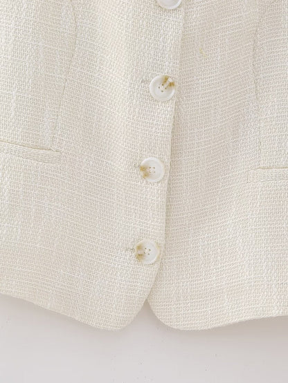 Well Tailored Top with a Graceful Silhouette