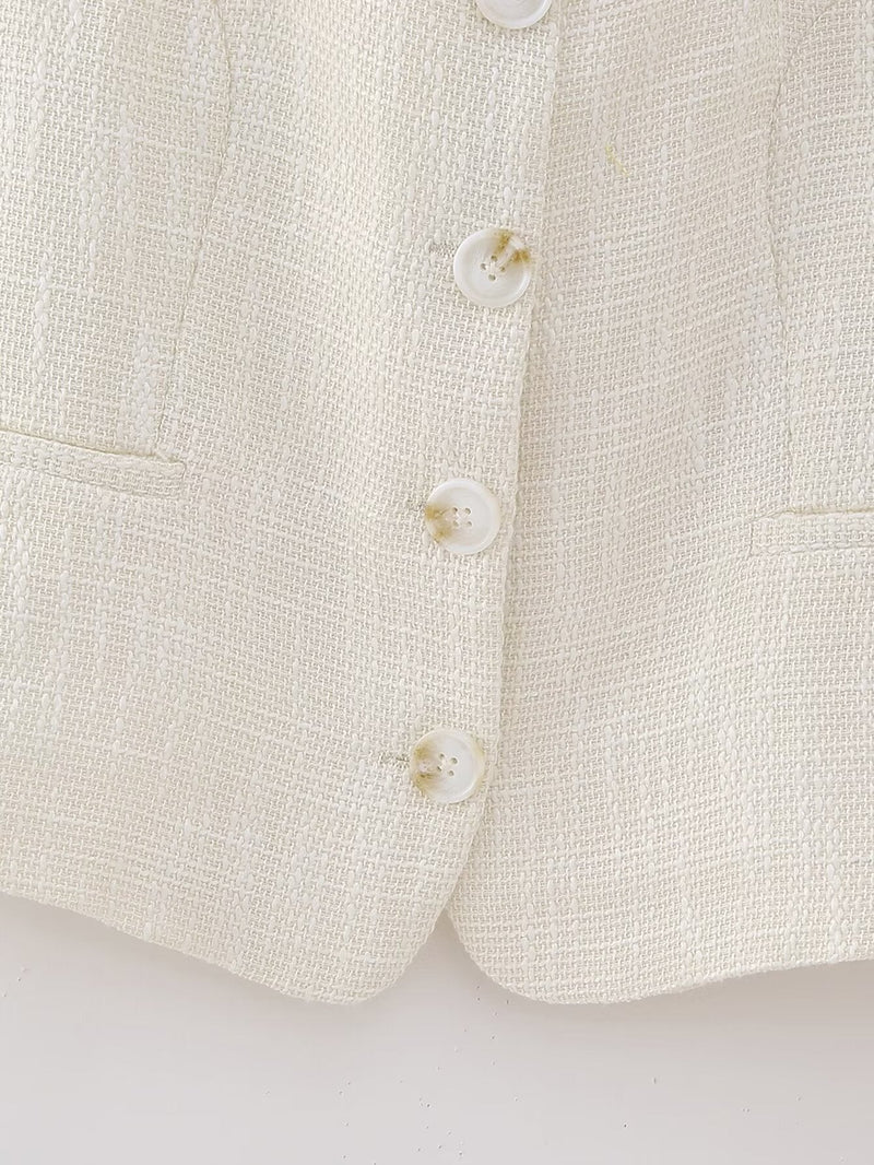 Well Tailored Top with a Graceful Silhouette