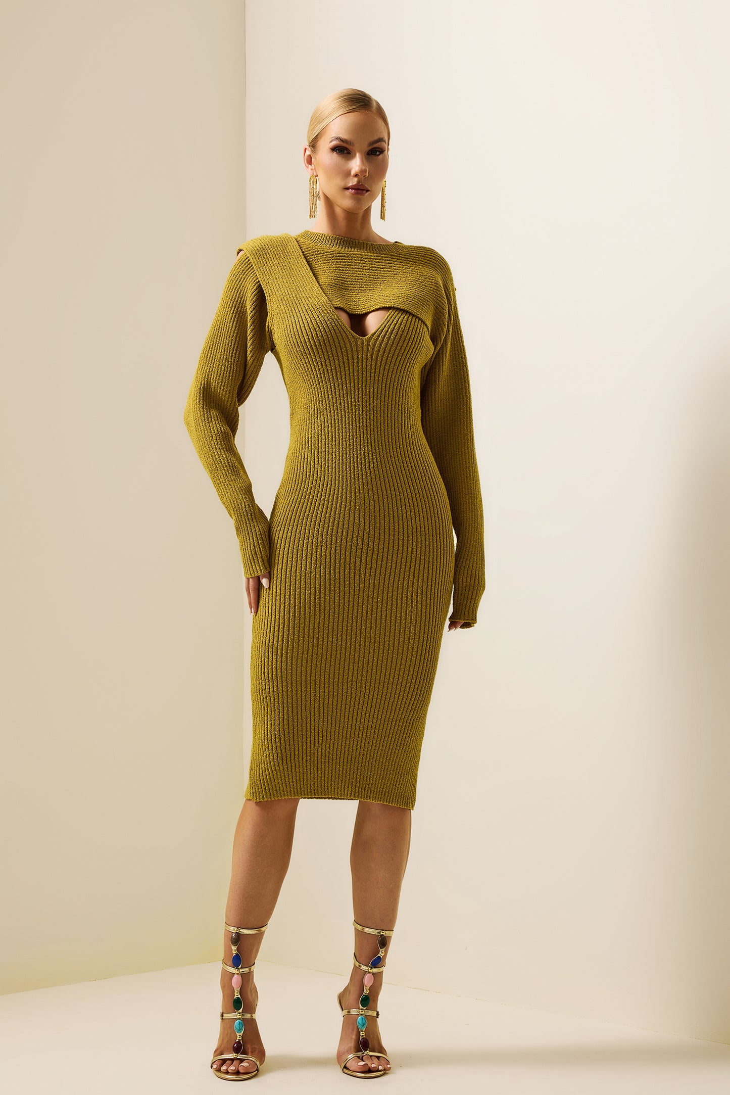 Beautifully Finished Dress in a Timeless Design