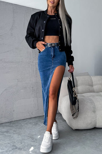Sophisticated Garment with a Clean Classic Look