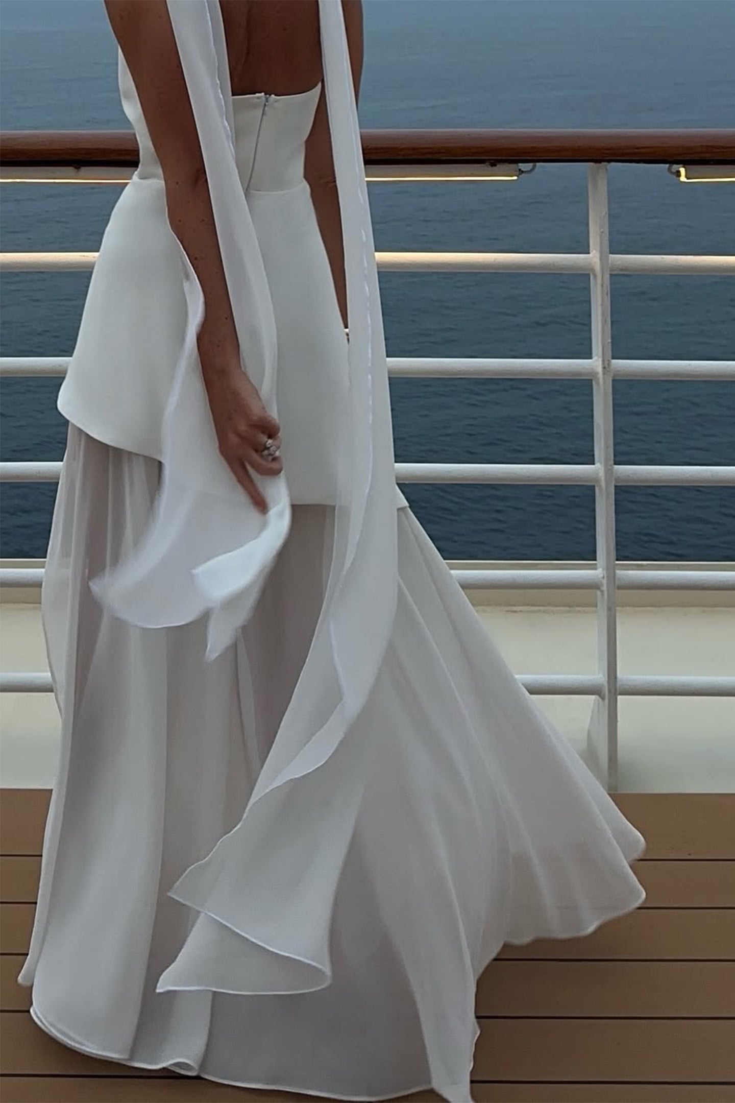 Well Tailored Dress with a Graceful Silhouette