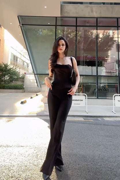 Effortlessly Elegant Pants with a Timeless Design