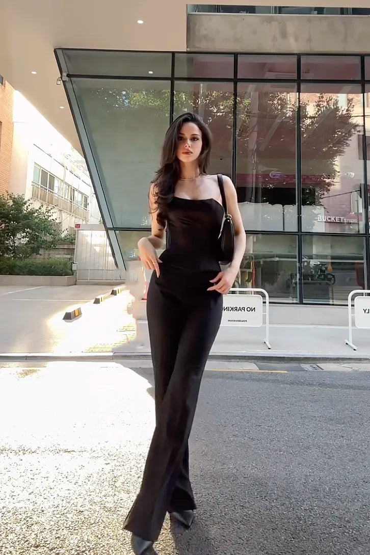 Effortlessly Elegant Pants with a Timeless Design
