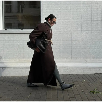 Effortlessly Elegant Coat with a Timeless Design