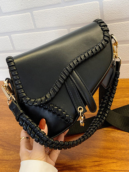 Well Tailored Bag with a Graceful Silhouette