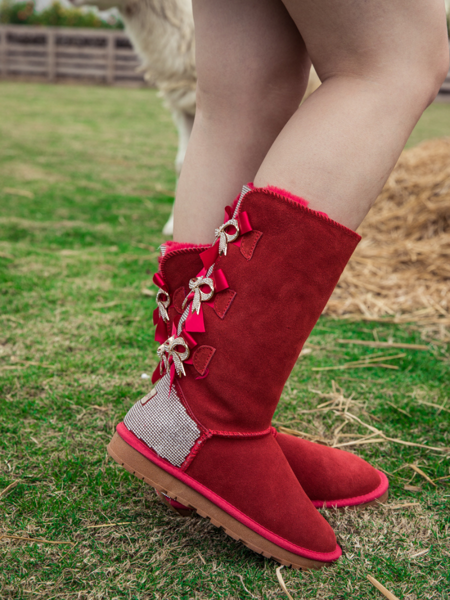 Well Tailored Boots with a Graceful Silhouette