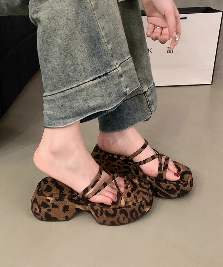 Well Tailored Sandals with a Graceful Silhouette