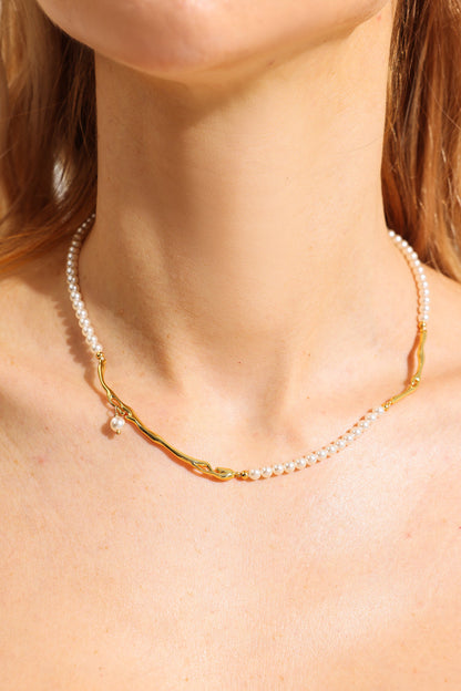 Effortlessly Elegant Garment with a Timeless Design