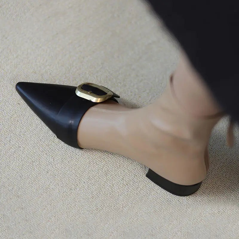 Effortlessly Elegant Boots with a Timeless Design