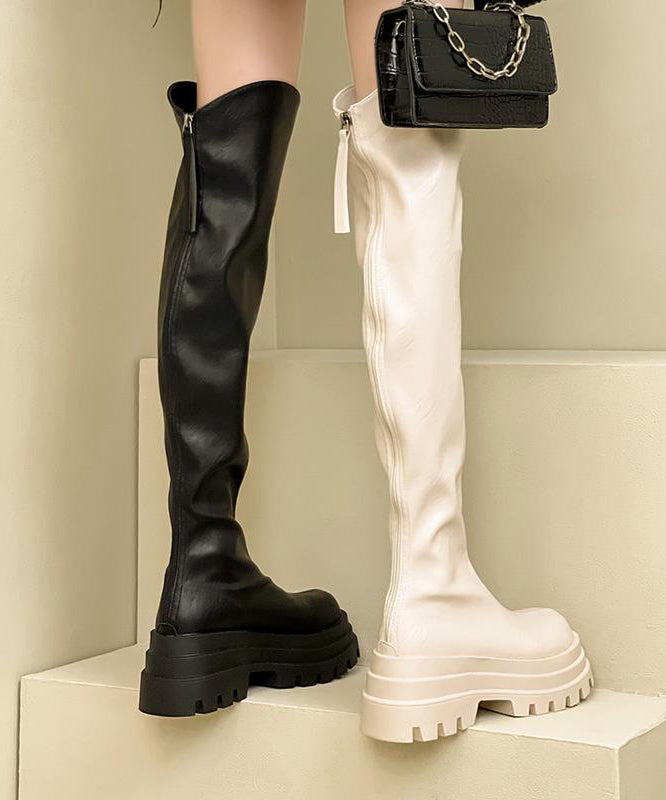 Effortlessly Elegant Boots with a Timeless Design