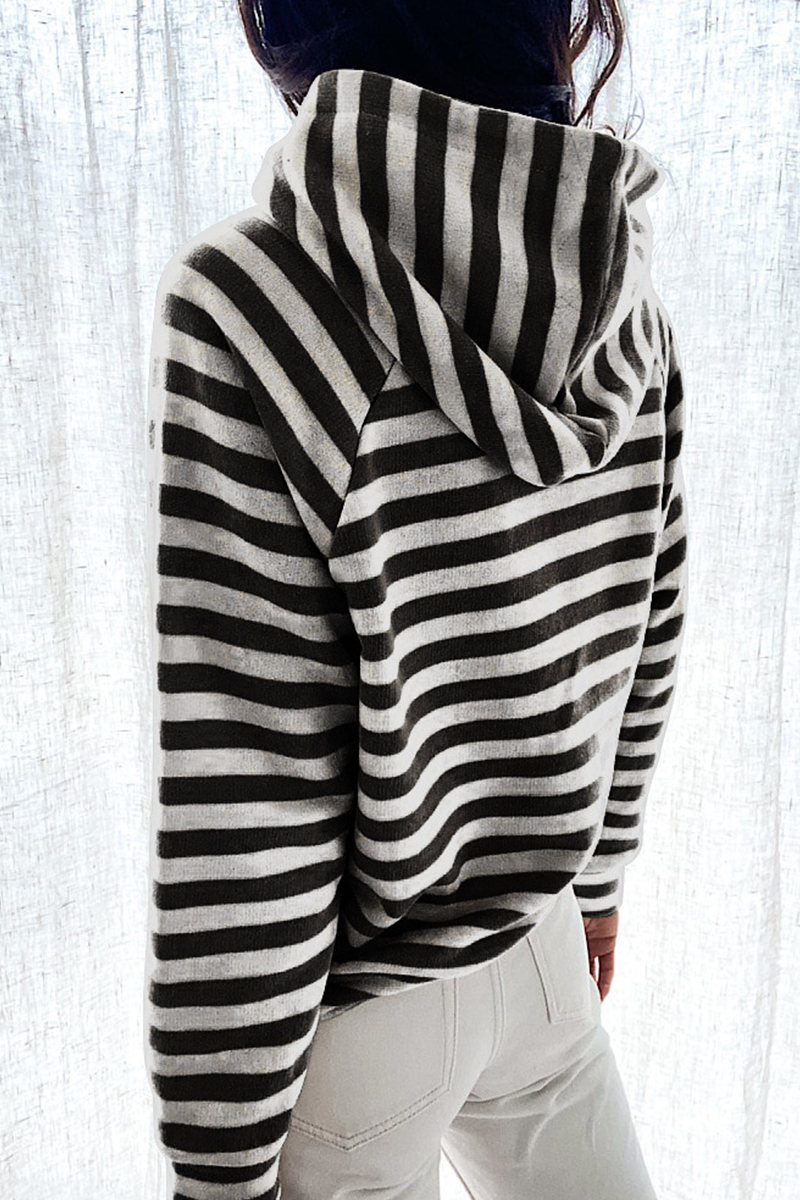 Well Tailored Top with a Graceful Silhouette
