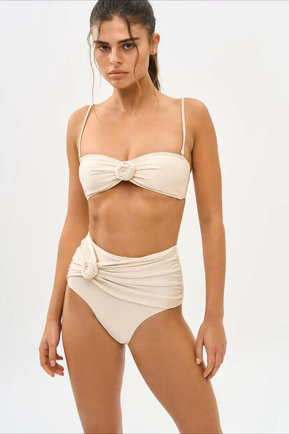 Effortlessly Elegant Bikini with a Timeless Design