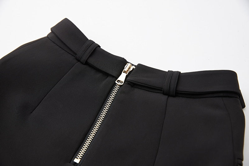 Effortlessly Elegant Garment with a Timeless Design