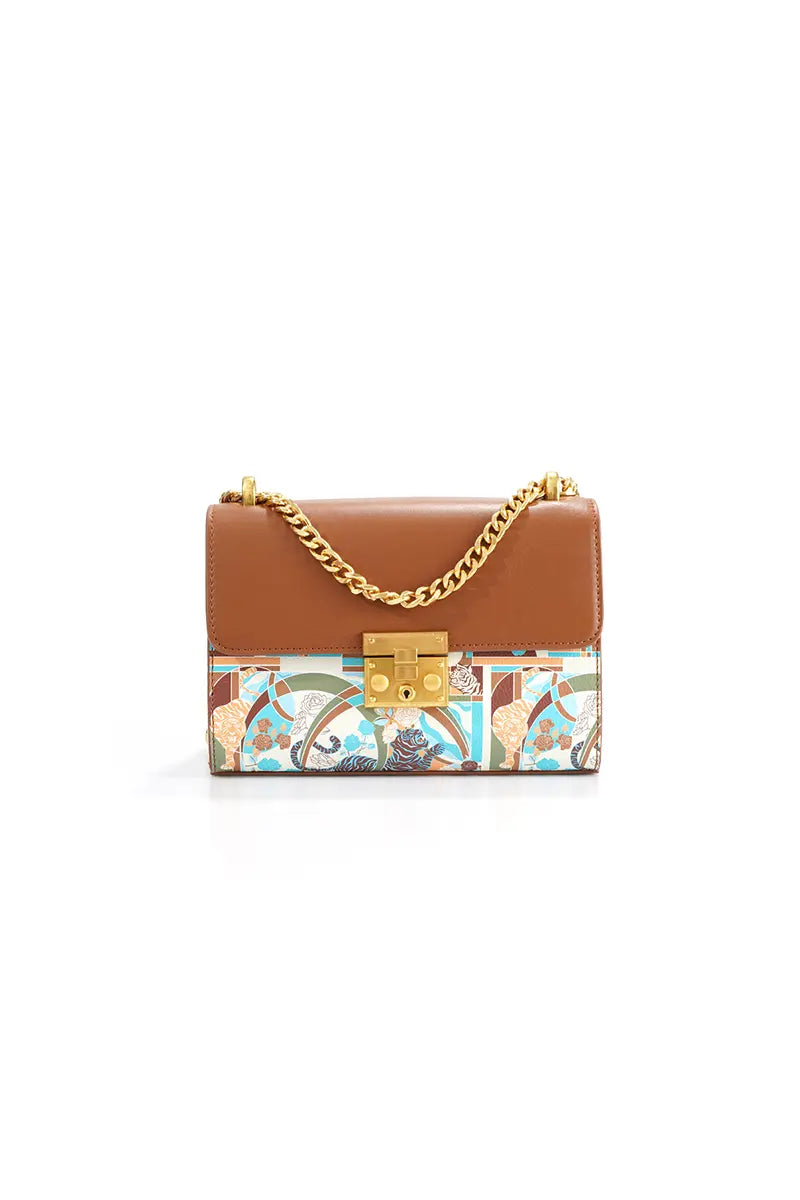 Polished Top with an Effortless Classic Look