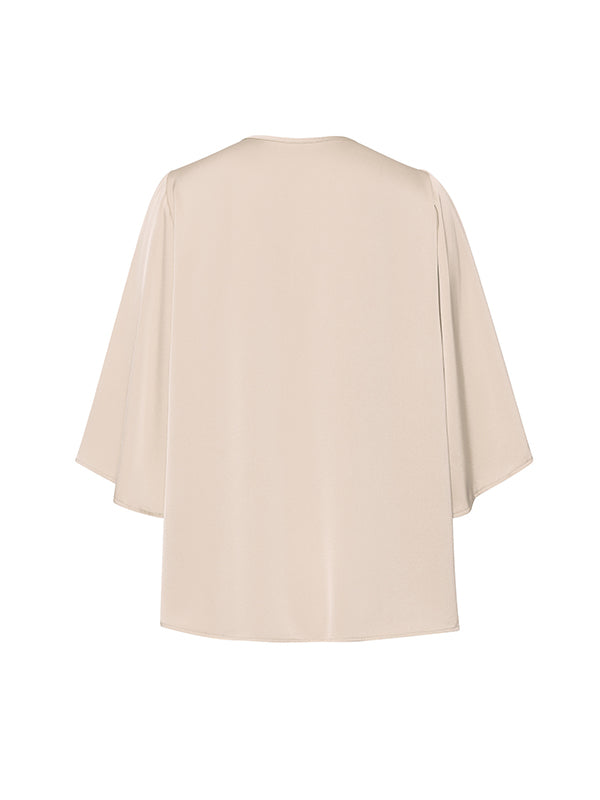 Well Tailored Blouse with a Graceful Silhouette
