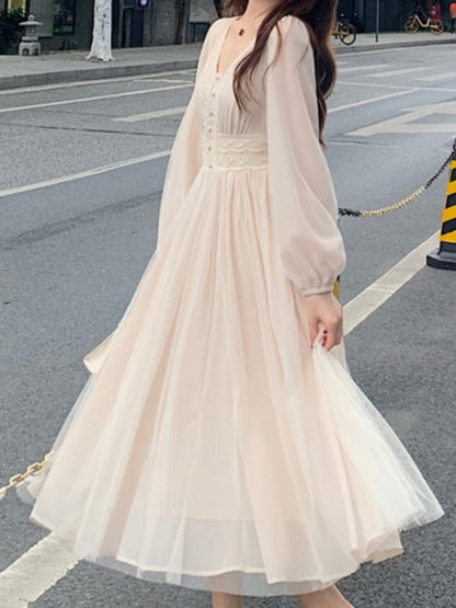 Classic Vintage Dress with a Flattering Fit