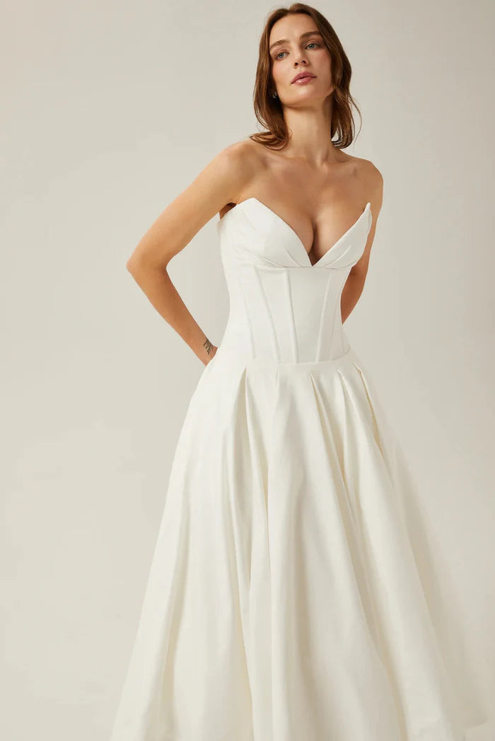 Beautifully Crafted Dress in a Classic Style