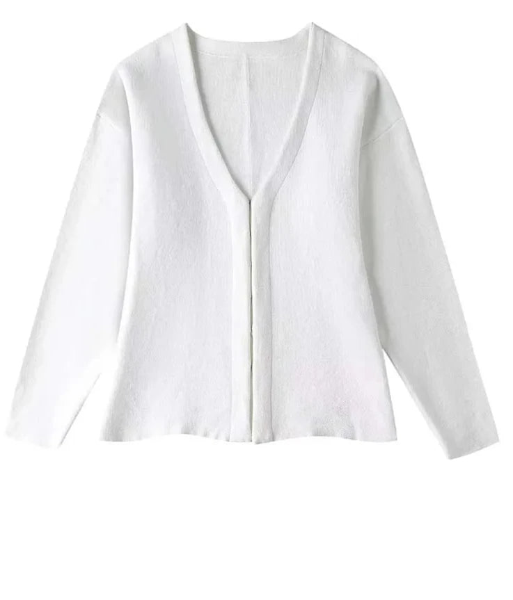 Effortlessly Elegant Garment with a Timeless Design